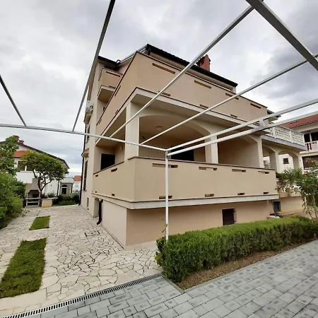 Nina Apartment *